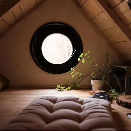 Susarna V Zahrade S Vuni Bylinek Nyaraló