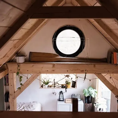 Susarna V Zahrade S Vuni Bylinek Дом отдыха *