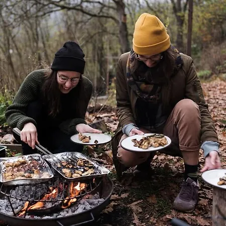 Susarna V Zahrade S Vuni Bylinek *