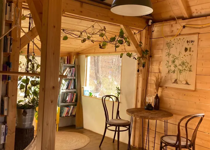 Susarna V Zahrade S Vuni Bylinek